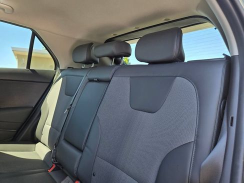 Used 2023 Kia Niro EX Touring FWD image 15