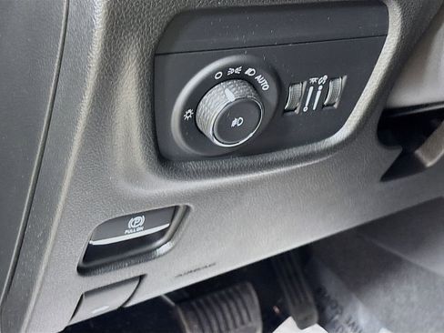 Used 2023 Jeep Grand Cherokee Limited RWD image 10