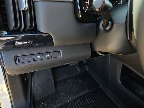 New 2025 Nissan Pathfinder SV image 15