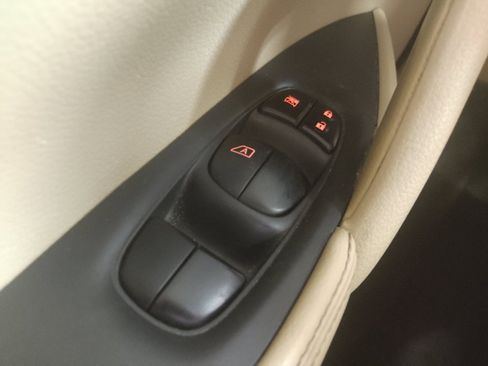 Used 2016 Nissan Rogue SL w/ SL Premium Package FWD image 27