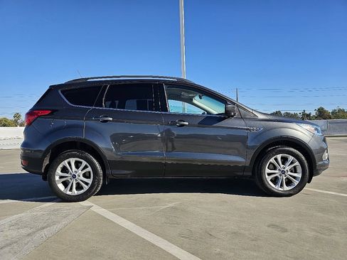 Used 2019 Ford Escape SEL image 9