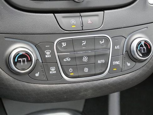 Used 2024 Chevrolet Malibu LT FWD image 38