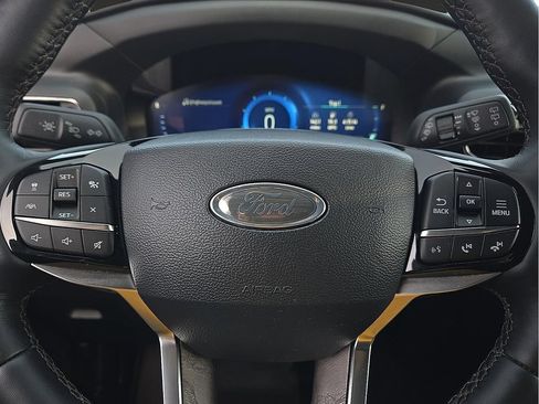 Used 2024 Ford Explorer Platinum w/ Technology Package AWD/4WD image 19