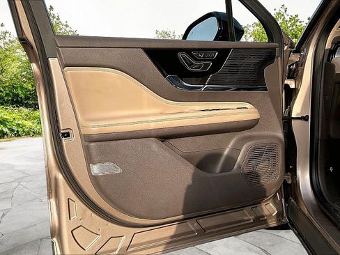 Used 2021 Lincoln Corsair AWD w/ Equipment Group 101A image 19