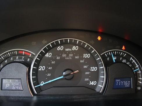 Used 2014 Toyota Camry LE FWD image 7