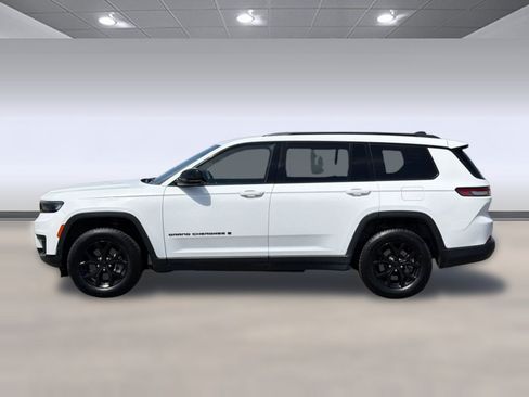 Used 2024 Jeep Grand Cherokee L Laredo AWD/4WD image 2