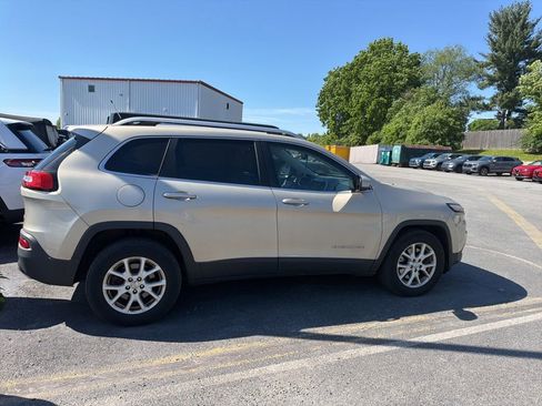Used 2015 Jeep Cherokee Latitude w/ Cold Weather Group AWD/4WD image 5