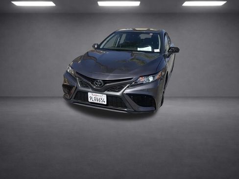Used 2024 Toyota Camry SE FWD image 5