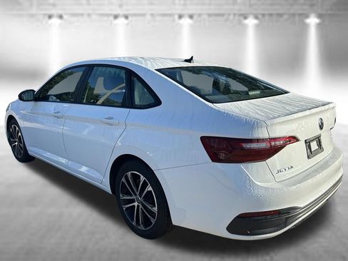 Used 2024 Volkswagen Jetta Sport FWD image 4