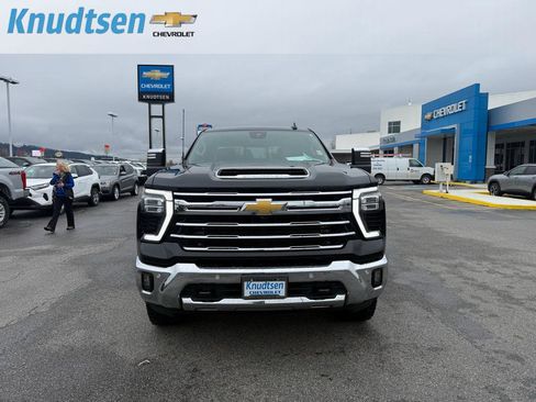 Used 2024 Chevrolet Silverado 3500 LTZ w/ LTZ Premium Package image 2