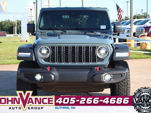 Used 2025 Jeep Wrangler Unlimited Rubicon AWD/4WD image 3