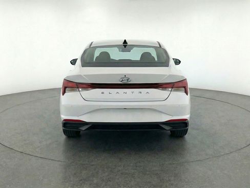 Used 2025 Hyundai Elantra SEL image 7