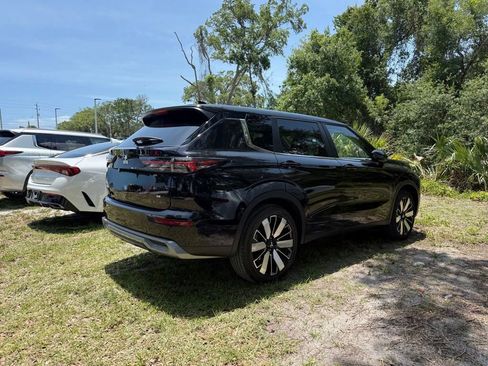Used 2025 Mitsubishi Outlander SE image 6
