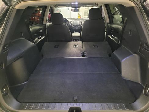 Used 2018 Chevrolet Equinox LT FWD image 34
