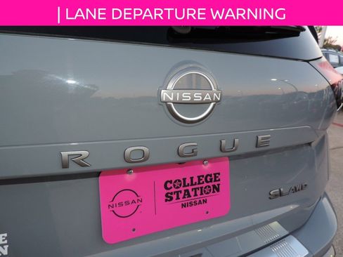 Used 2025 Nissan Rogue SL image 18