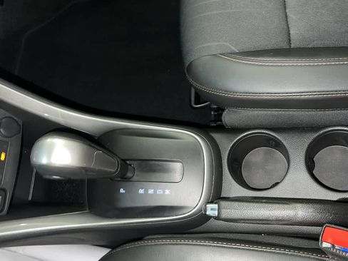 Used 2021 Chevrolet Trax LT FWD image 23