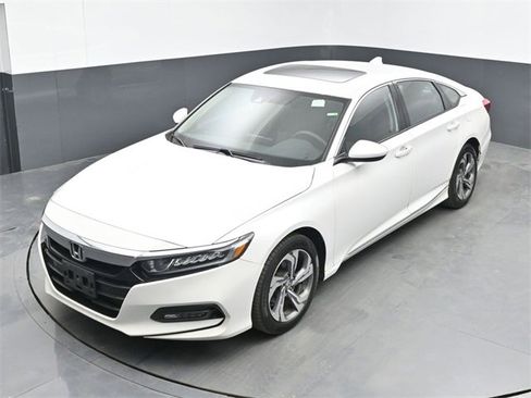 Used 2018 Honda Accord EX image 2