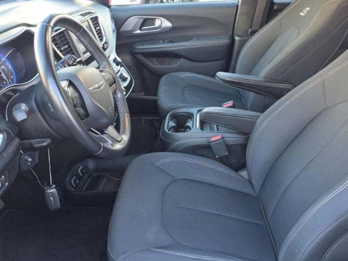 Used 2018 Chrysler Pacifica Touring Plus w/ S Appearance Package FWD image 9