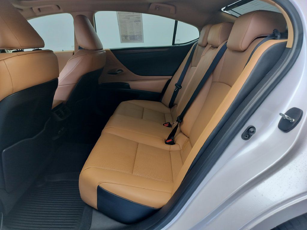 Used 2023 Lexus ES 350 w/ Premium Package FWD image 19