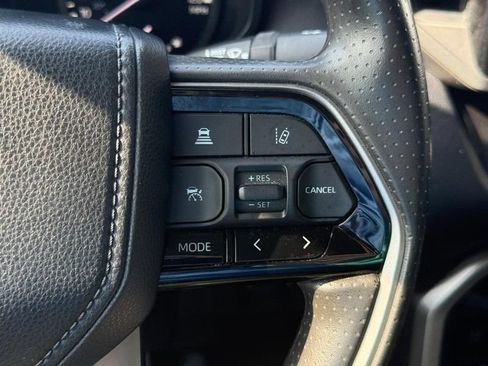 Used 2022 Toyota Tundra SR5 w/ SR5 Convenience Package AWD/4WD image 21