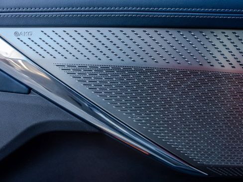 Used 2025 Cadillac Escalade IQ Luxury 2 image 17