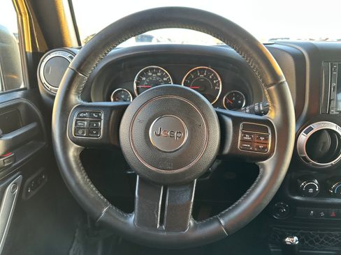 Used 2015 Jeep Wrangler Unlimited Sahara w/ Connectivity Group image 15