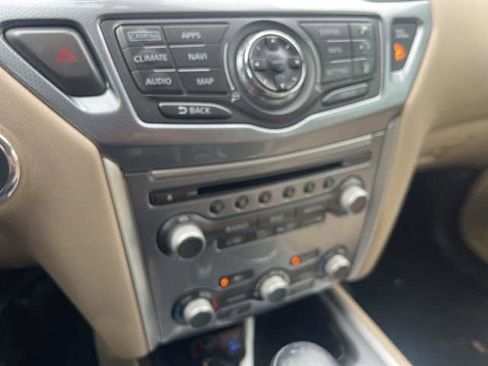Used 2019 Nissan Pathfinder SL w/ SL Premium Package FWD image 8