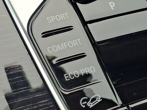 Certified 2026 BMW X7 xDrive40i w/ Executive Package image 25