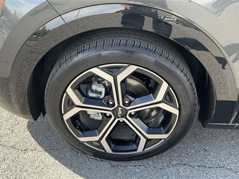 Used 2024 Kia Niro EX Touring image 13