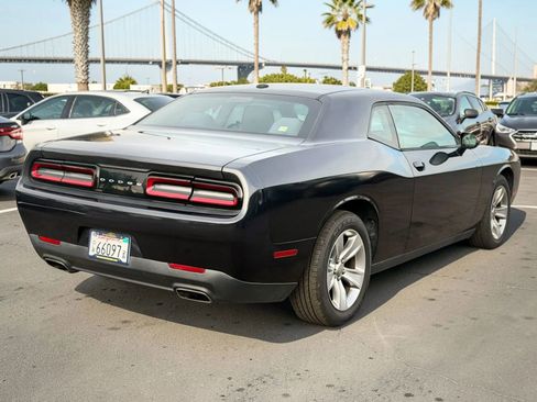 Used 2017 Dodge Challenger SXT image 8