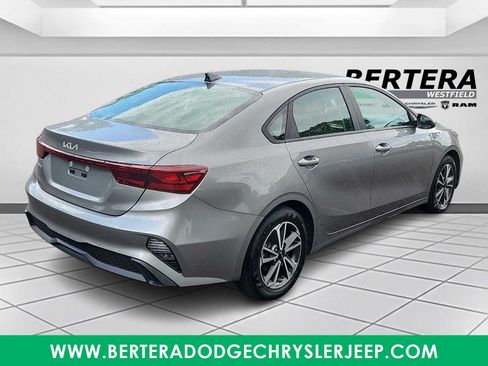 Used 2023 Kia Forte LXS w/ LXS Technology Package FWD image 6