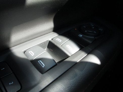 Used 2023 Chevrolet Suburban RST image 31