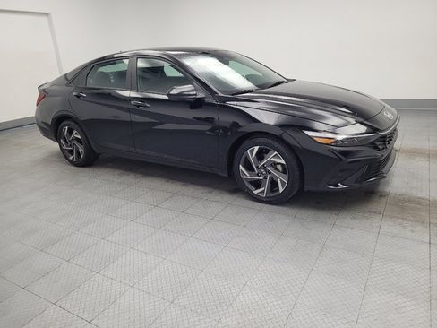 Used 2025 Hyundai Elantra Sport FWD image 11