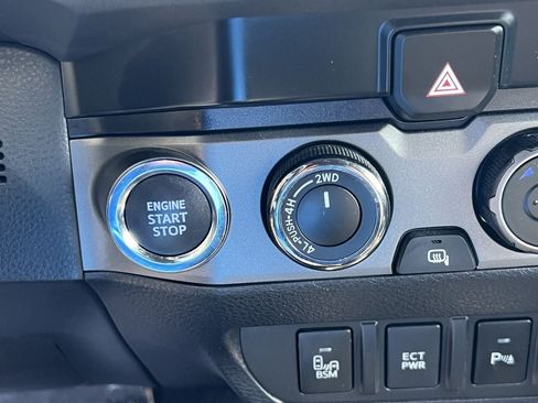 Used 2022 Toyota Tacoma TRD Pro AWD/4WD image 11