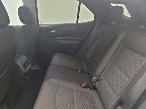 Used 2021 Chevrolet Equinox LT image 18
