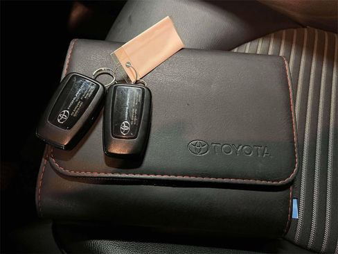 Used 2022 Toyota Highlander XSE image 37