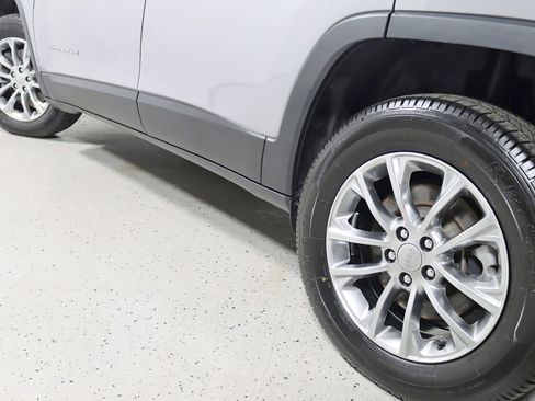 Used 2021 Jeep Cherokee Latitude Lux image 12