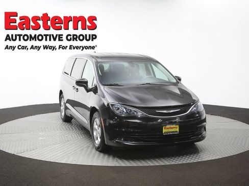 Used 2017 Chrysler Pacifica LX w/ Tire & Wheel Group FWD image 49