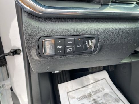 Used 2025 GMC Terrain Elevation w/ Technology Package II AWD/4WD image 12
