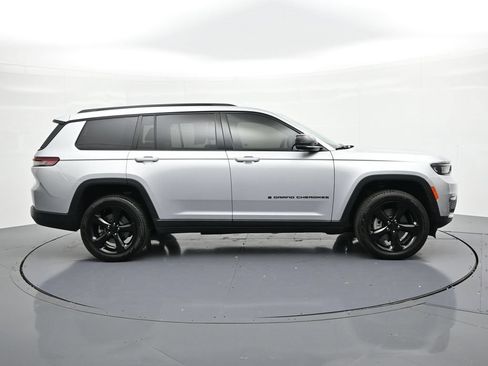 Used 2025 Jeep Grand Cherokee L Limited w/ Black Appearance Package AWD/4WD image 5