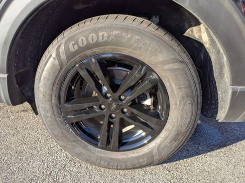 Used 2023 Ford Explorer XLT w/ Equipment Group 202A AWD/4WD image 15