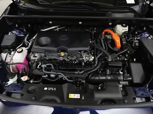 Used 2025 Toyota RAV4 XLE image 31