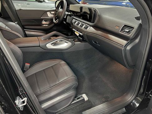 New 2026 Mercedes-Benz GLS 580 4MATIC image 11