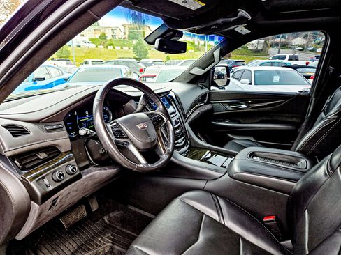 Used 2019 Cadillac Escalade ESV Platinum image 9