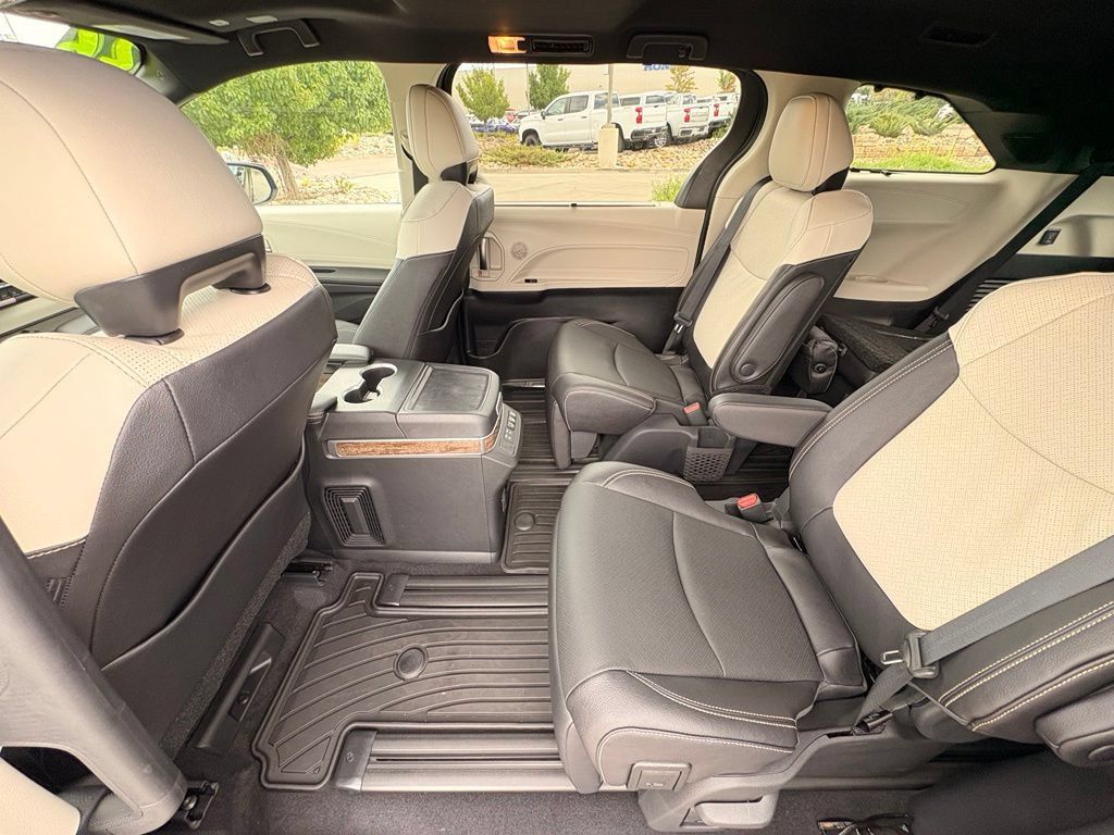 Used 2026 Toyota Sienna Platinum AWD/4WD image 24