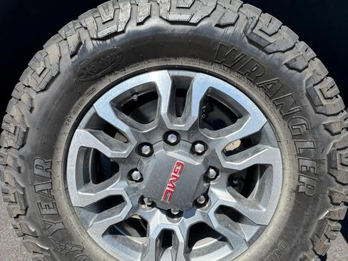Used 2024 GMC Sierra 2500 SLE w/ SLE Convenience Package AWD/4WD image 10