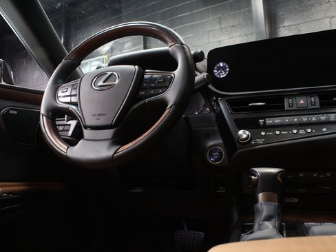 Used 2022 Lexus ES 300h Ultra Luxury w/ Accessory Package 2 FWD image 55
