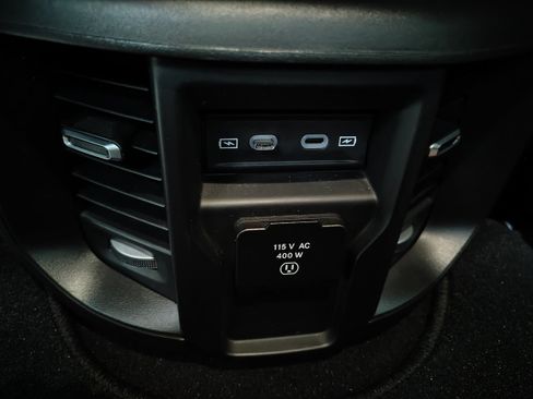 Used 2026 RAM 2500 Laramie AWD/4WD image 22
