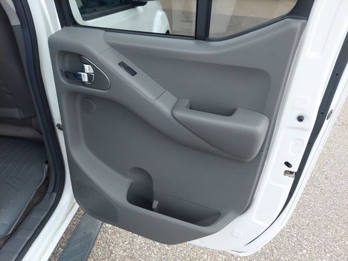 Used 2011 Nissan Frontier SL AWD/4WD image 33