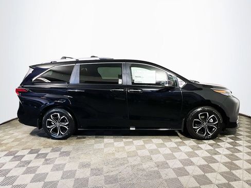 New 2026 Toyota Sienna Platinum image 9